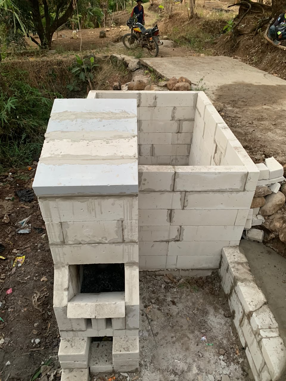 Pembangunan Rocket Stove dan Bak Sampah