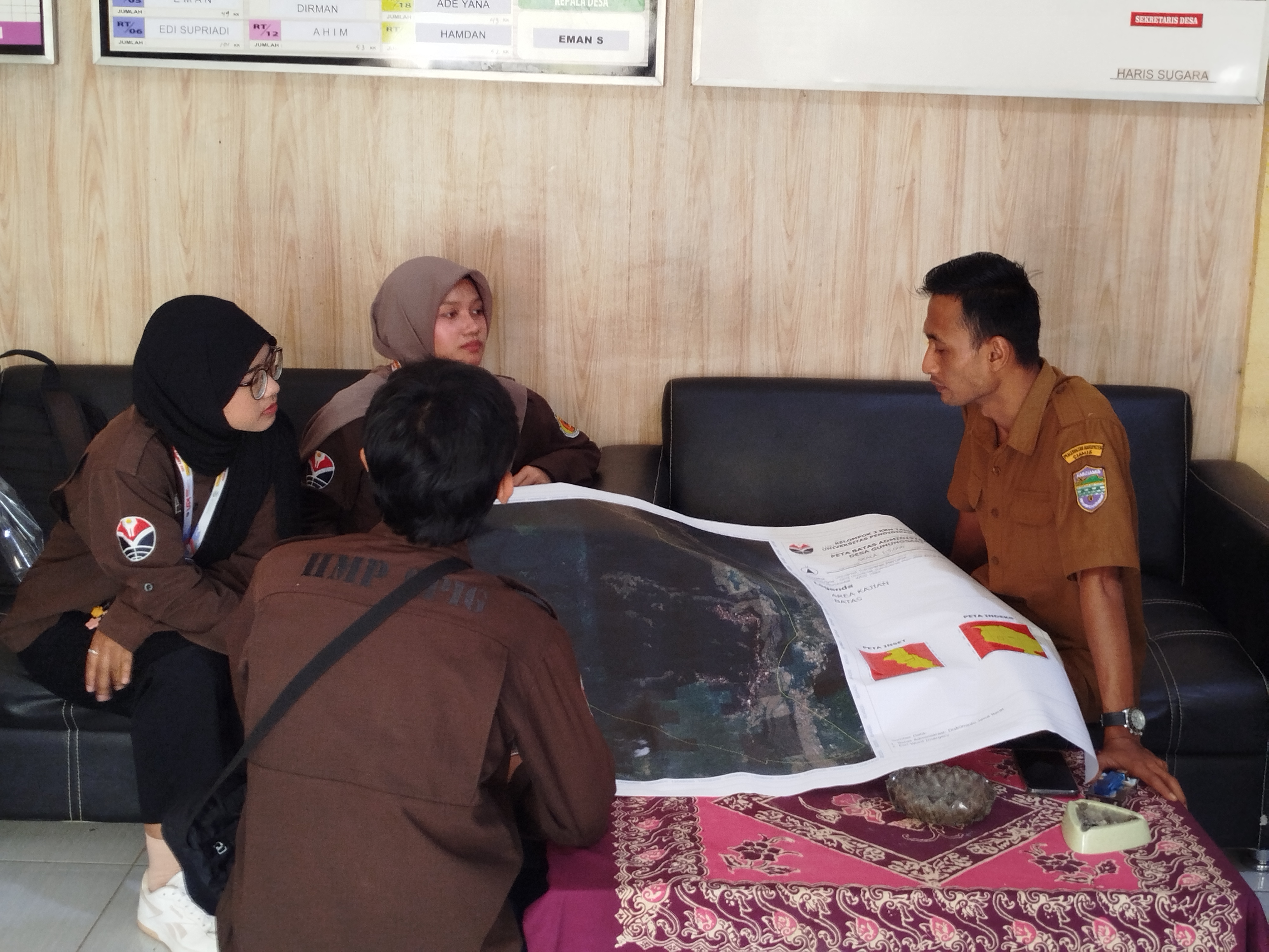 Koordinasi dengan pemerintah Desa Gunungsari terkait penegasan batas wilayah RT/RW