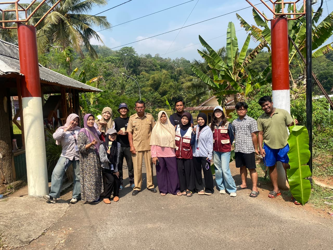 perbaikan gapura desa mulyajaya