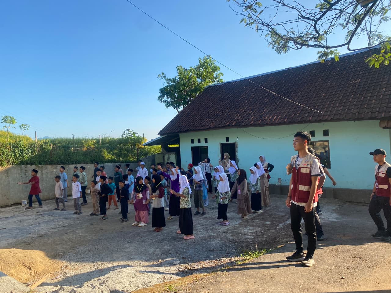 kegiatan senam pagi bersama anak anak