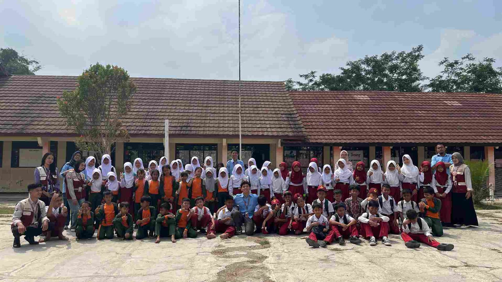 edukasi terhadap siswa meengenai lingkungan hidup