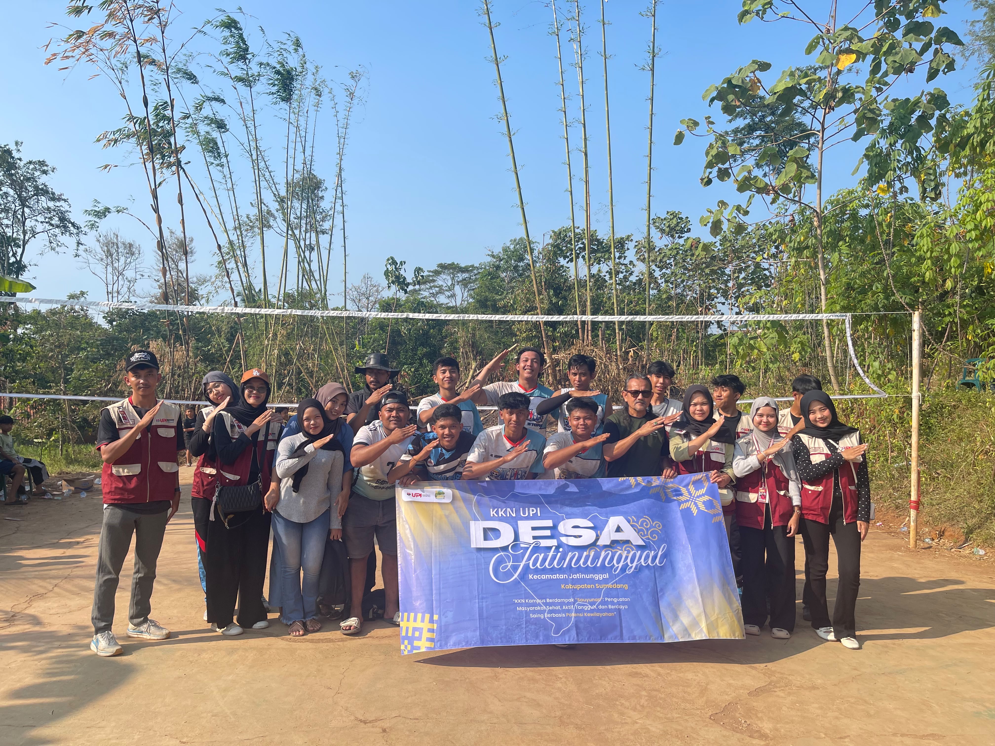 Turnament Volly Jatinunggall

Semangat, sportivitas, dan kebersamaan mewarnai pelaksanaan Turnamen Bola Voli Desa Jatinunggal. Kegiatan ini menjadi wadah bagi masyarakat untuk menyalurkan bakat olahraga sekaligus mempererat silaturahmi antar-RW.

Bukan hanya tentang kemenangan, tetapi tentang bagaimana setiap pertandingan menjadi ruang untuk belajar menghargai, bekerja sama, dan menjunjung tinggi sportivitas.

Terima kasih kepada seluruh peserta, panitia, dan masyarakat Desa Jatinunggal yang telah berpartisipasi dan menyukseskan kegiatan ini.

KKN Kelompok 12 UPI Kampus Sumedang
Bersama Bergerak, Bersama Berkarya, Bersama Membangun Desa.