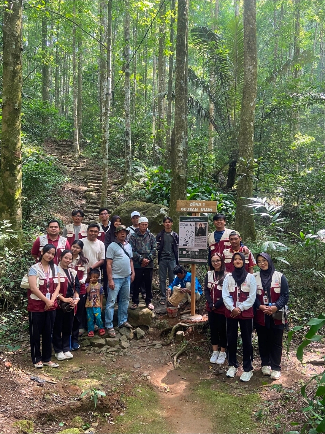 Pemasangan papan informasi di Kawasan Makam Prabu Tadjimalela, dihadiri oleh Perangkat Desa, BUMDes, dan warga sekitar yang turut membantu proses pemasangan, kehadiran papan informasi ini mendapat komentar positif dari wisatawan yang berkunjung